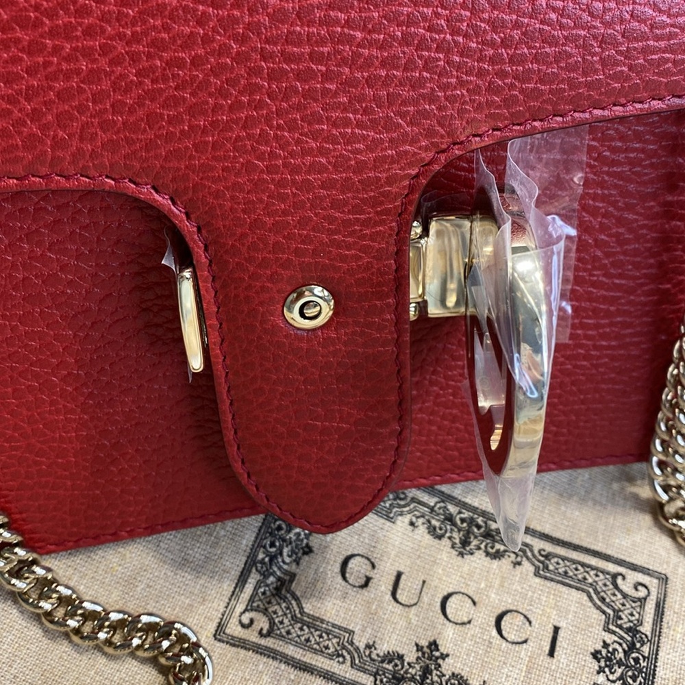 Gucci Red Leather Crossbody Shoulder Bag with Gold Hardware - Picture 4 of 7